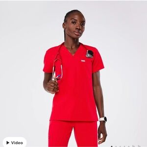 Figs Catrina Top and Uman relaxed joggers Pop Red!